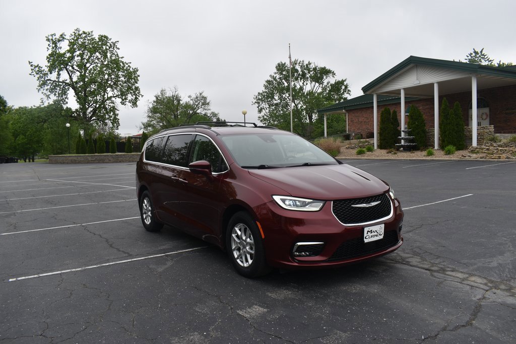 Used 2022 Chrysler Pacifica Touring L with VIN 2C4RC1BG9NR105163 for sale in Kansas City