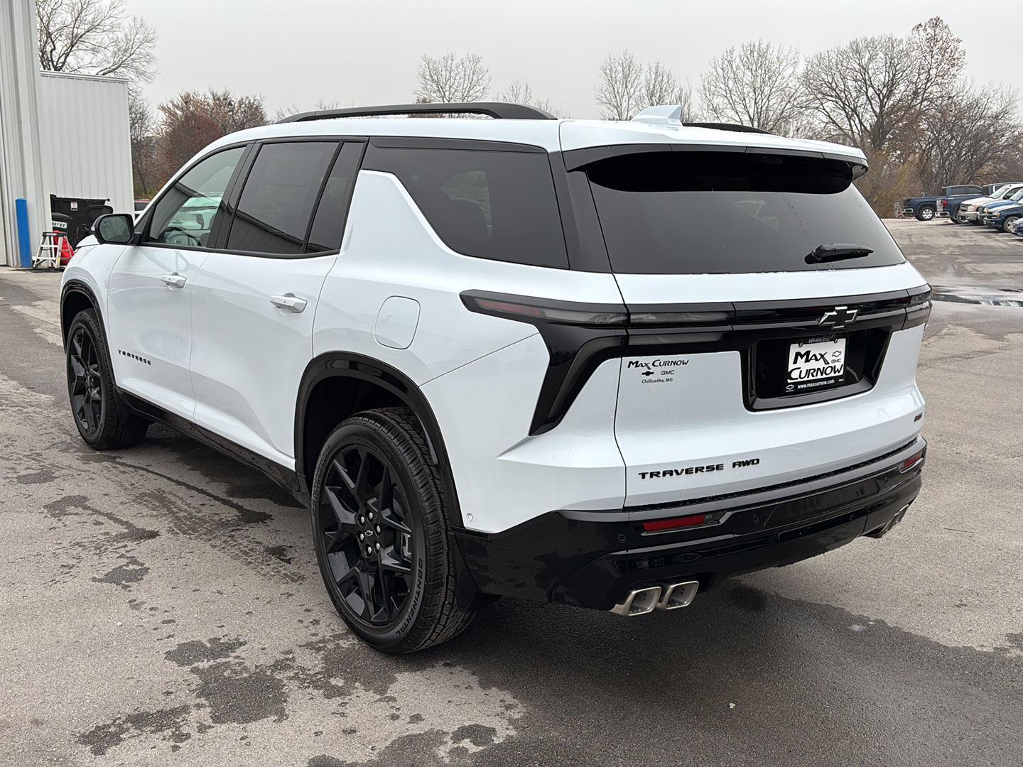 2026 Chevrolet Traverse RS photo 2