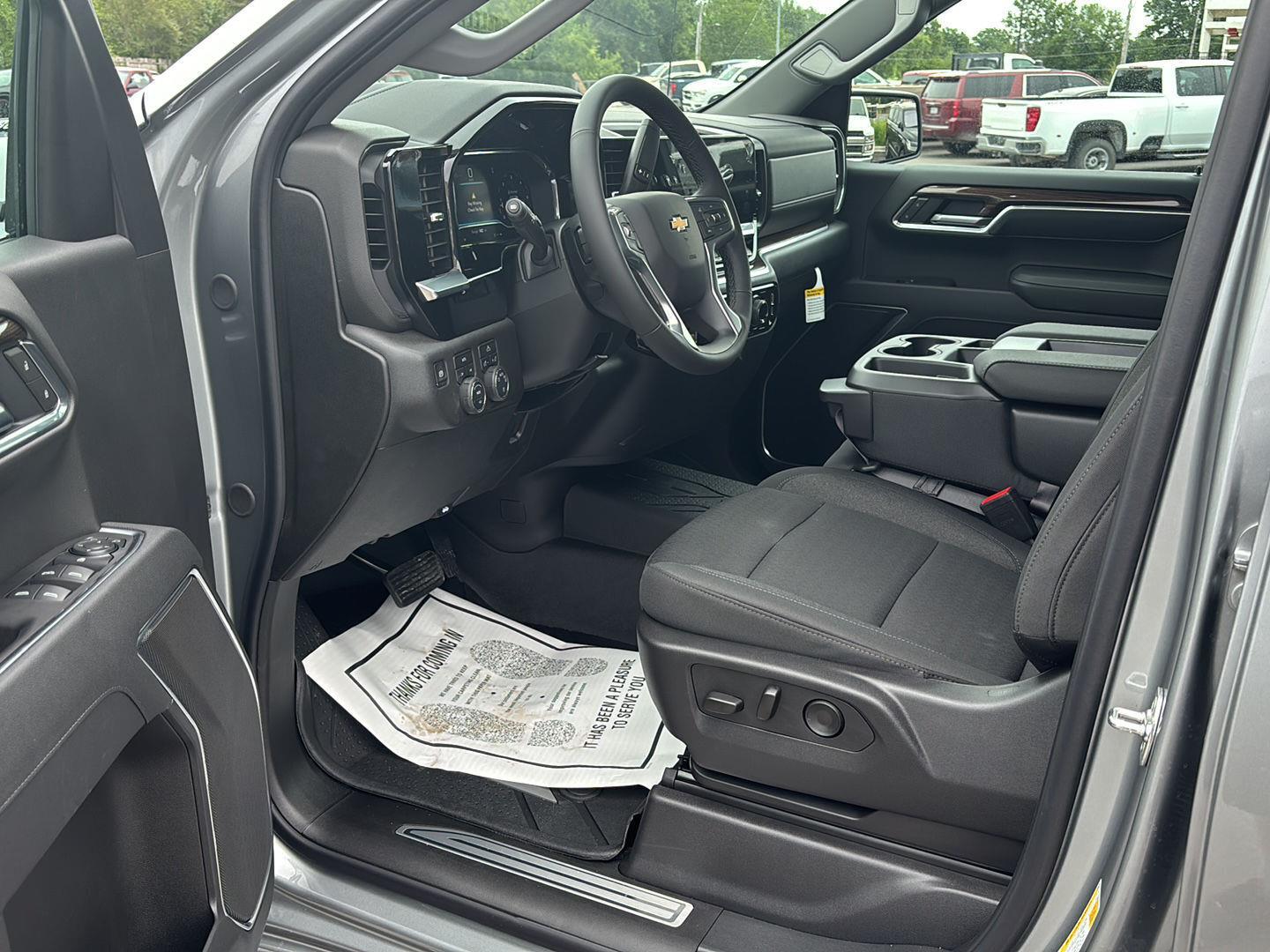 2025 Chevrolet Silverado 1500 LT - Photo 16