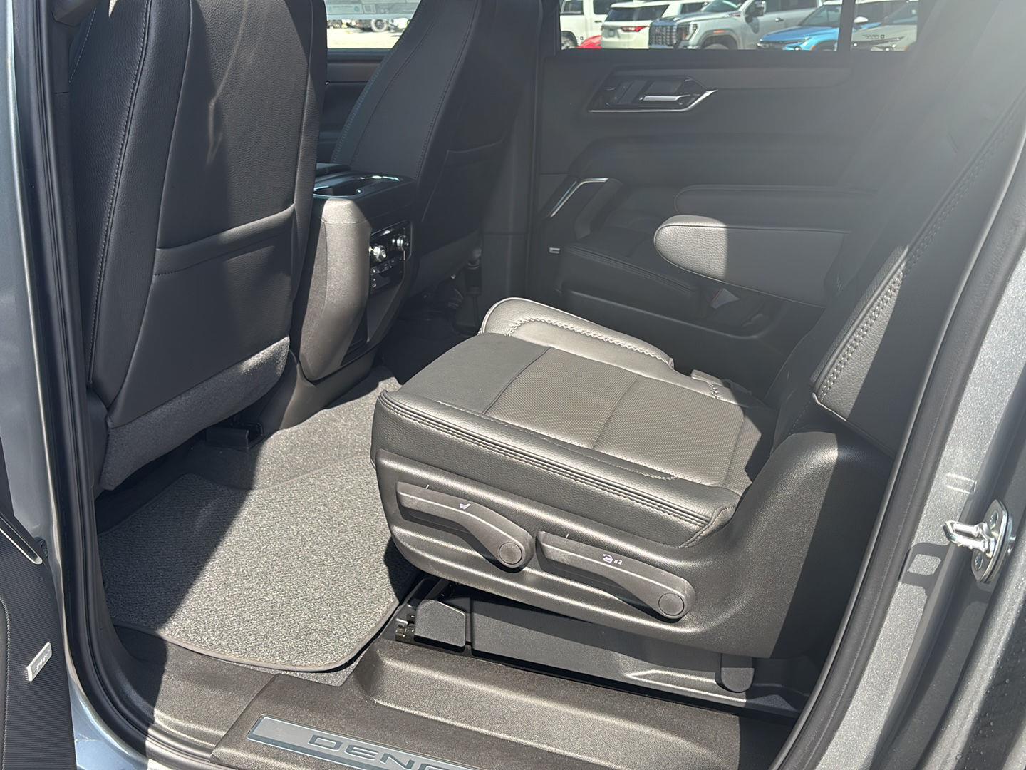 2026 GMC Yukon XL Denali - Photo 19