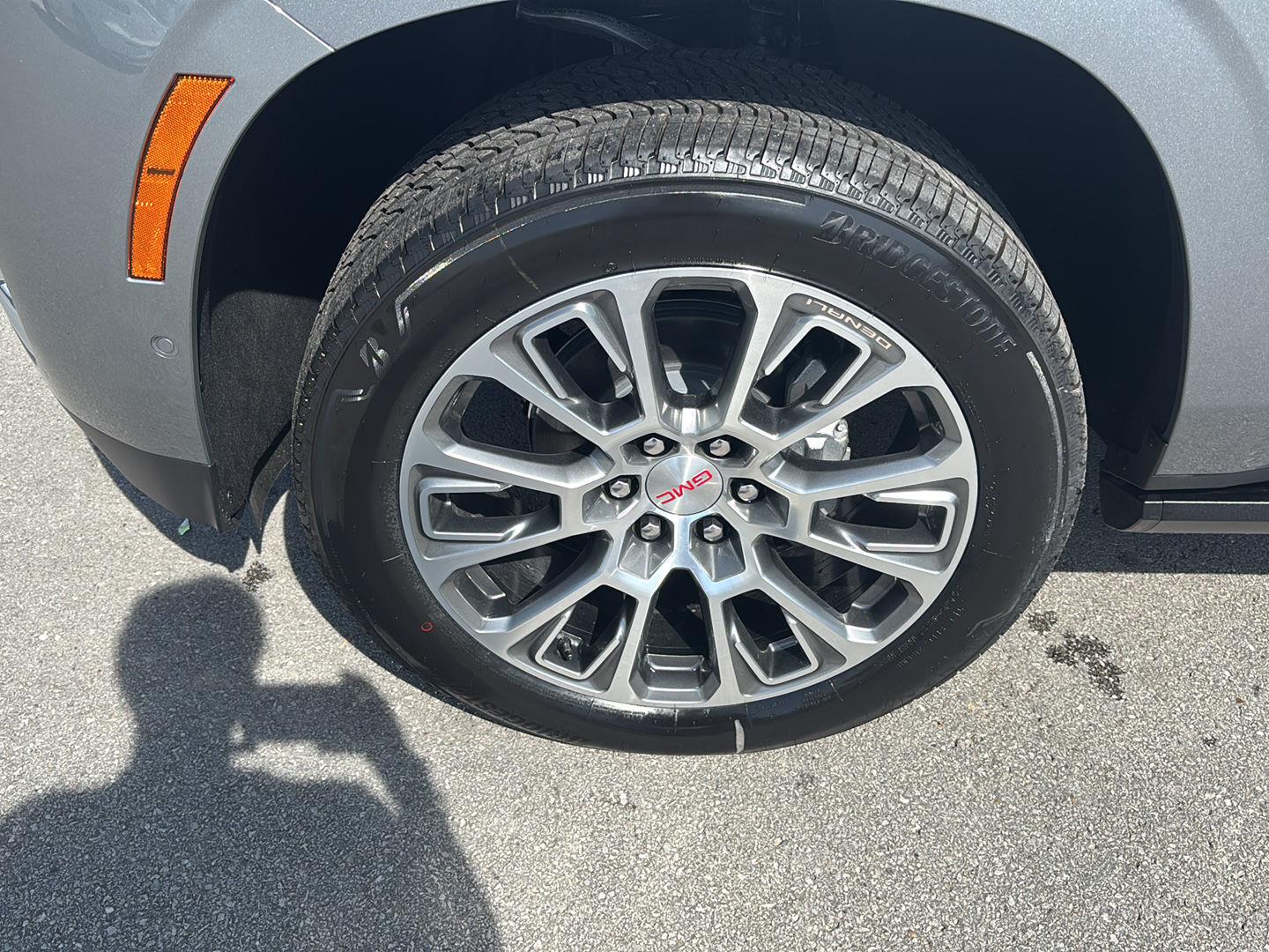2026 GMC Yukon XL Denali - Photo 10