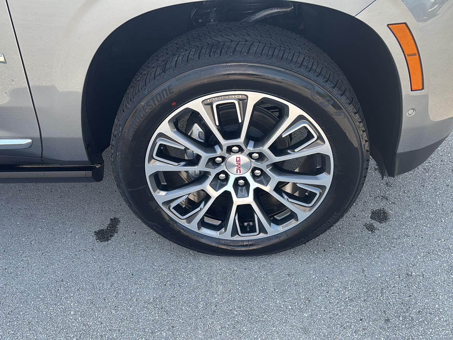 2026 GMC Yukon XL Denali - Photo 13