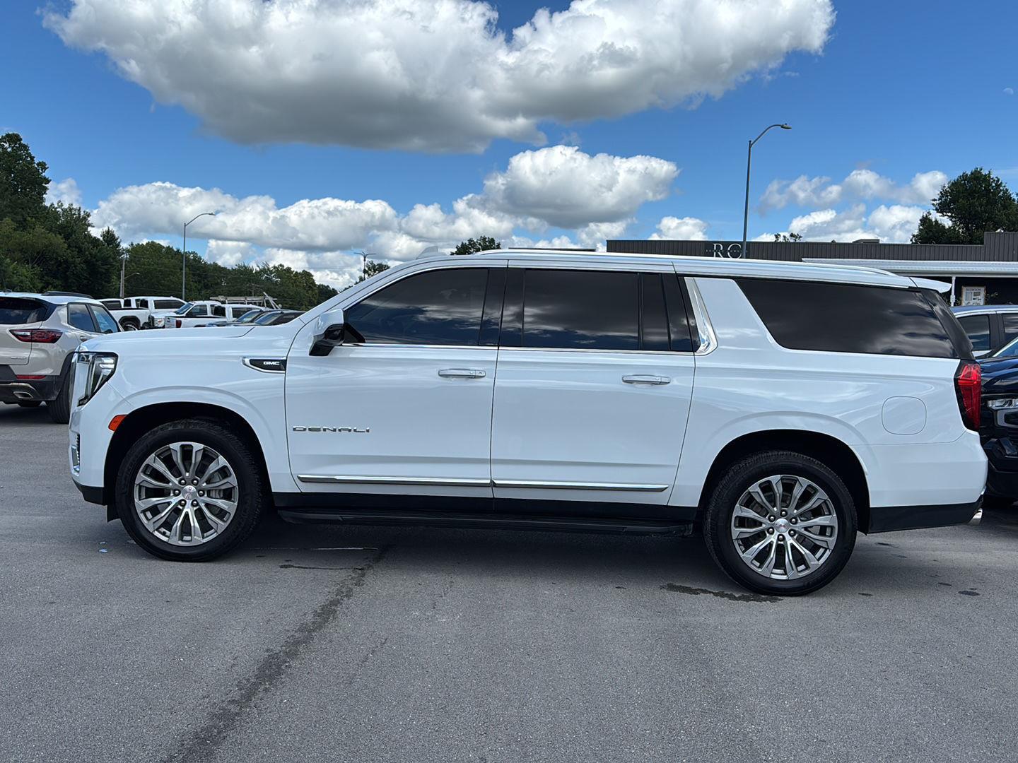 Used 2021 GMC Yukon XL Denali with VIN 1GKS2JKL3MR380991 for sale in Kansas City