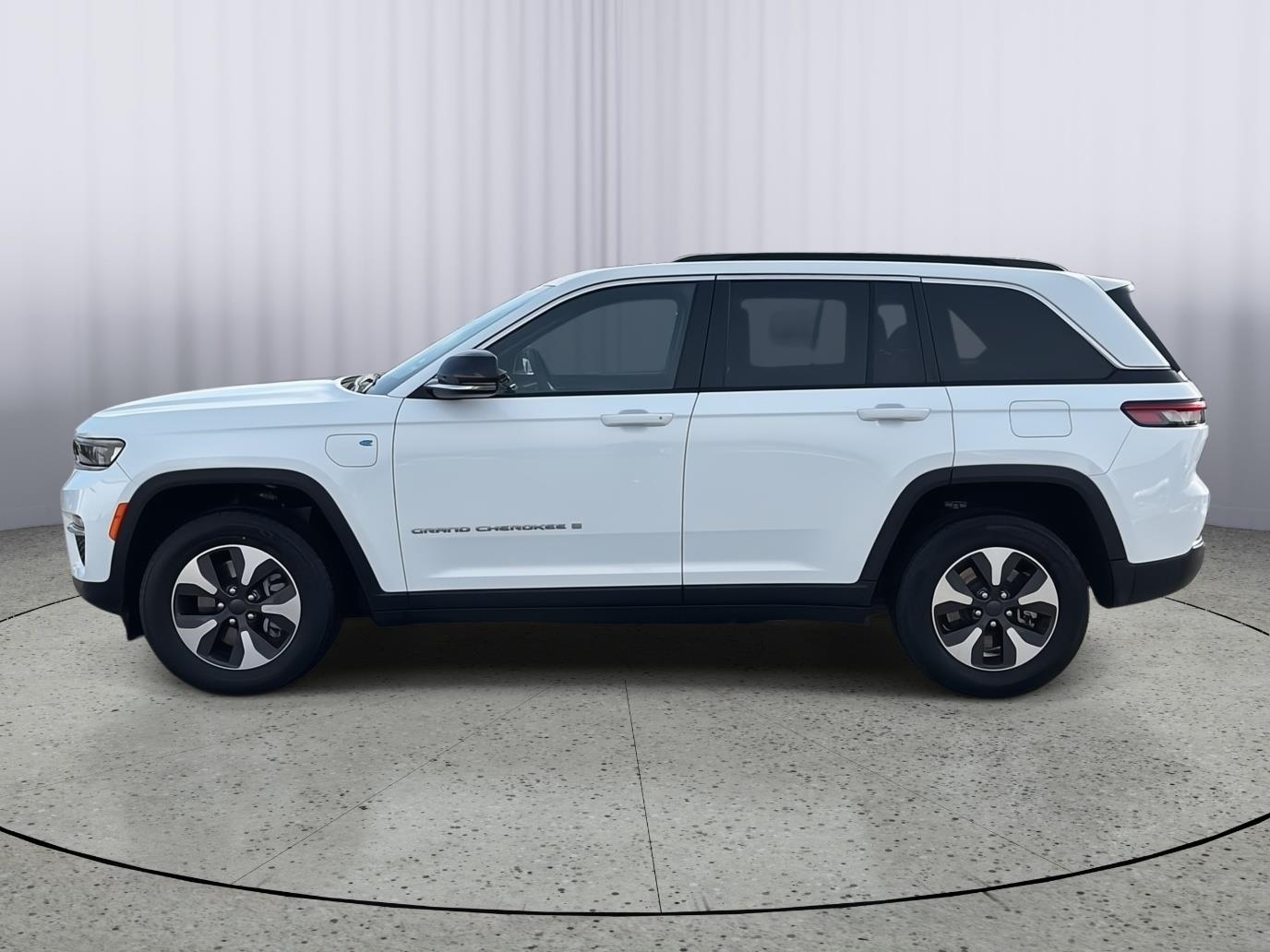 Used 2024 Jeep Grand Cherokee 4xe with VIN 1C4RJYB67RC129322 for sale in Kansas City