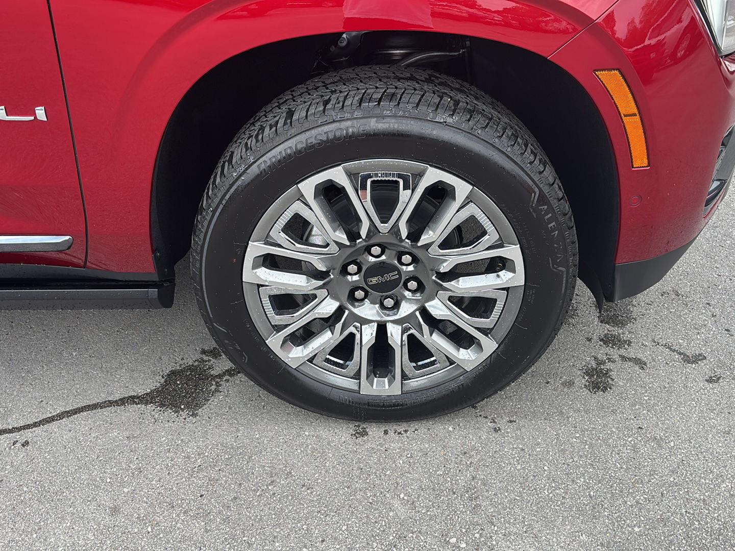 2026 GMC Yukon Denali Ultimate - Photo 14