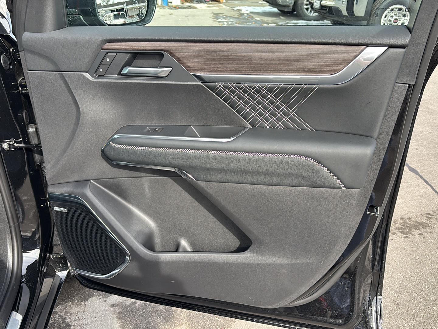 2026 GMC Acadia Denali - Photo 25