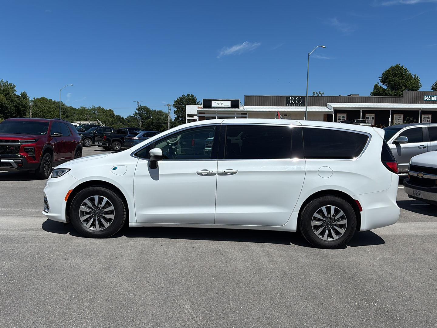 Used 2023 Chrysler Pacifica Hybrid Touring L with VIN 2C4RC1L7XPR611800 for sale in Kansas City