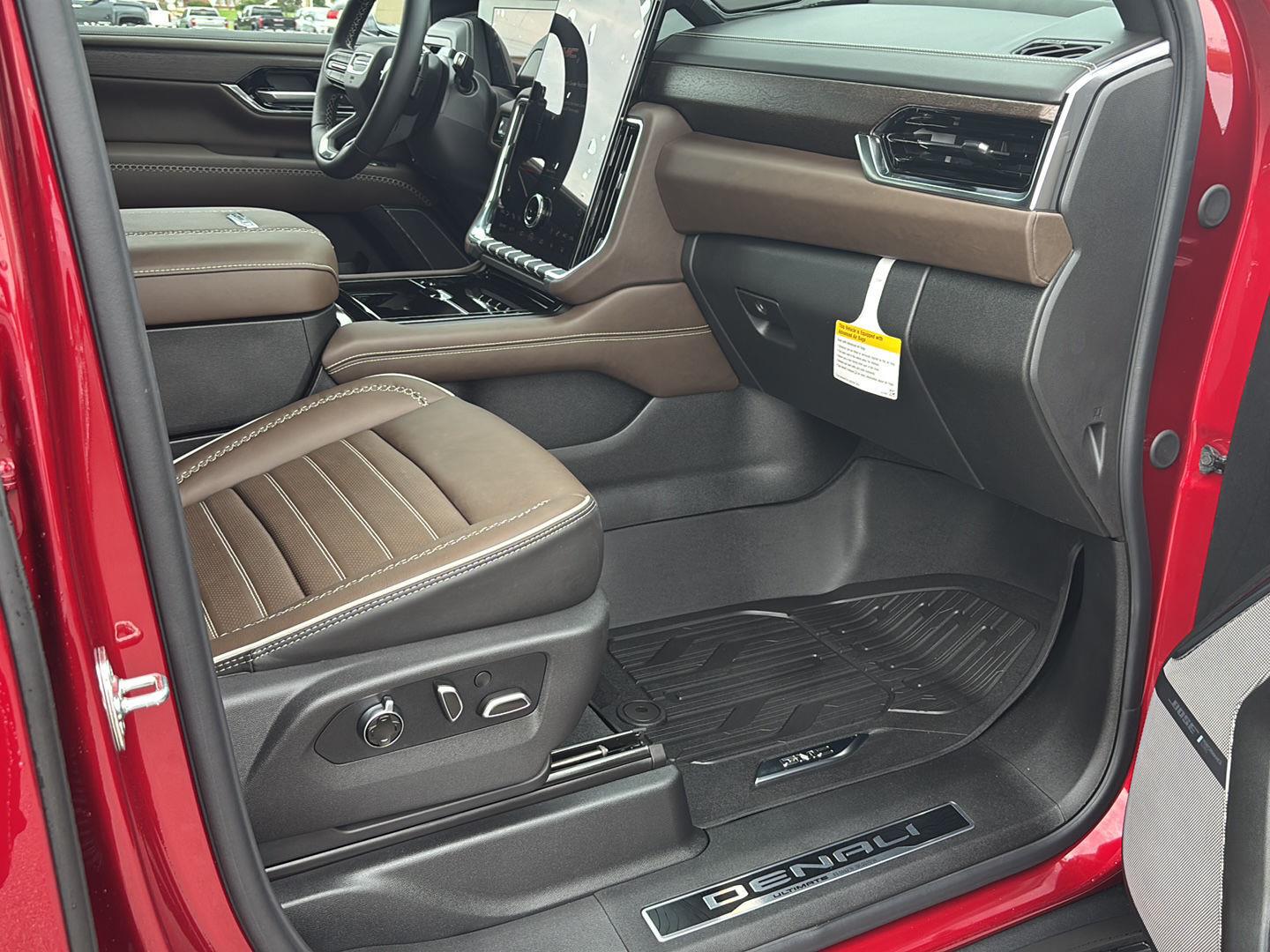 2026 GMC Yukon Denali Ultimate - Photo 31