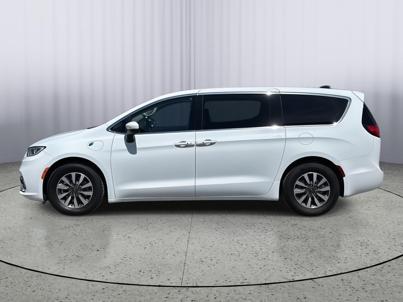 Used 2023 Chrysler Pacifica Hybrid Touring L with VIN 2C4RC1L7XPR611800 for sale in Kansas City