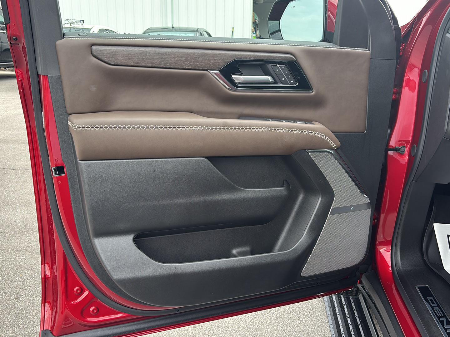 2026 GMC Yukon Denali Ultimate - Photo 15