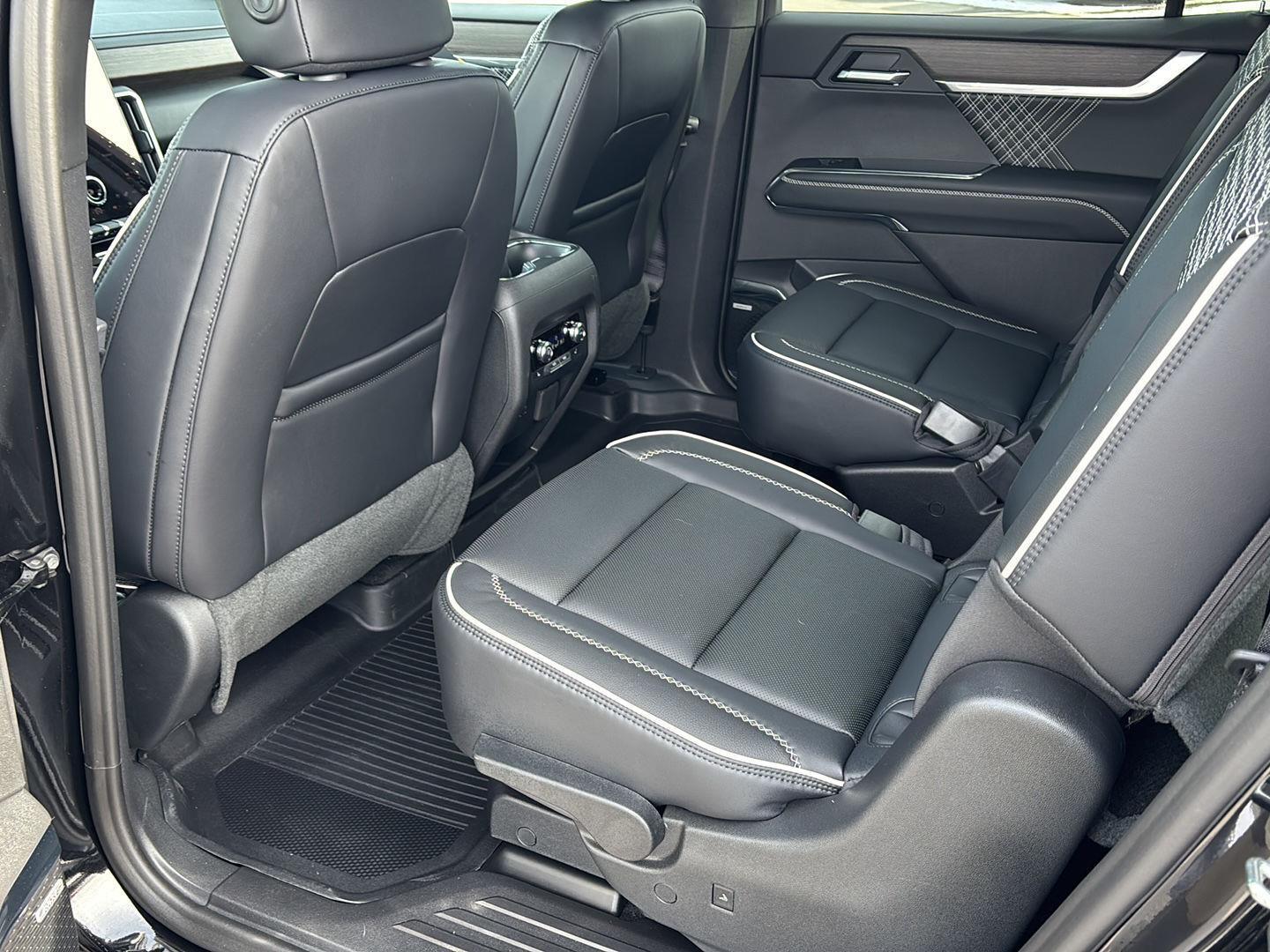 2026 GMC Acadia Denali - Photo 18