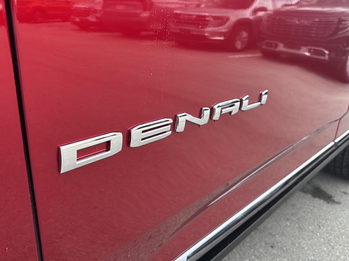 2026 GMC Yukon Denali Ultimate - Photo 10
