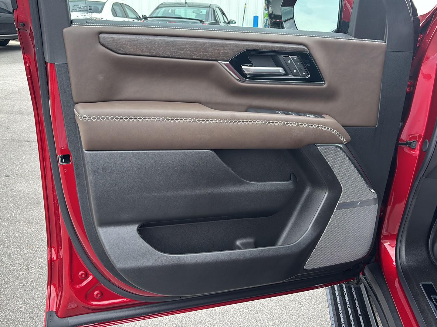 2026 GMC Yukon Denali Ultimate - Photo 32