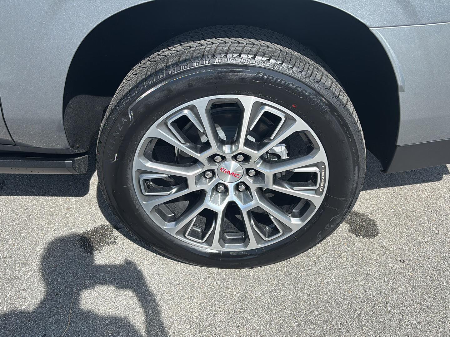 2026 GMC Yukon XL Denali - Photo 11