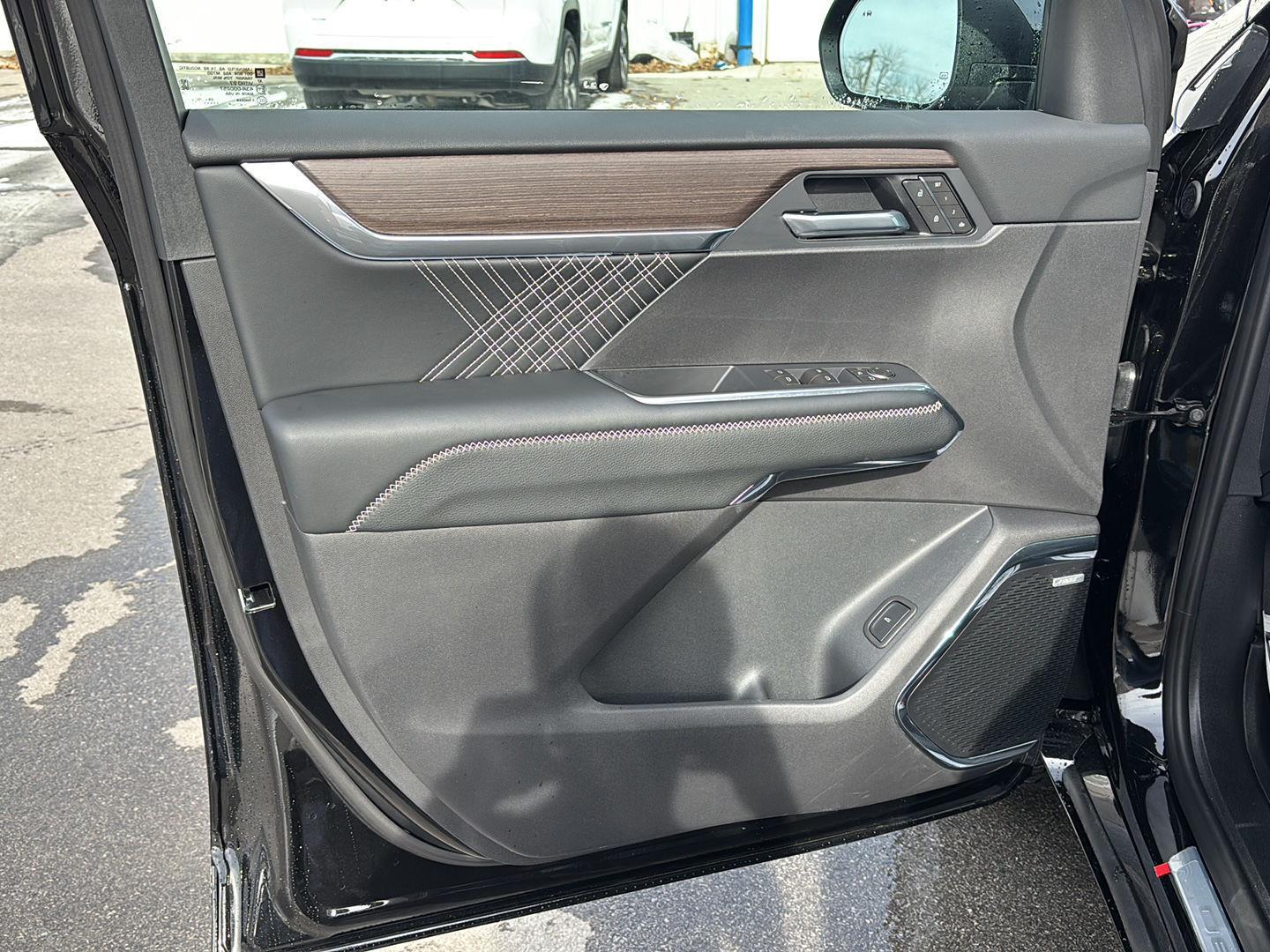 2026 GMC Acadia Denali - Photo 14