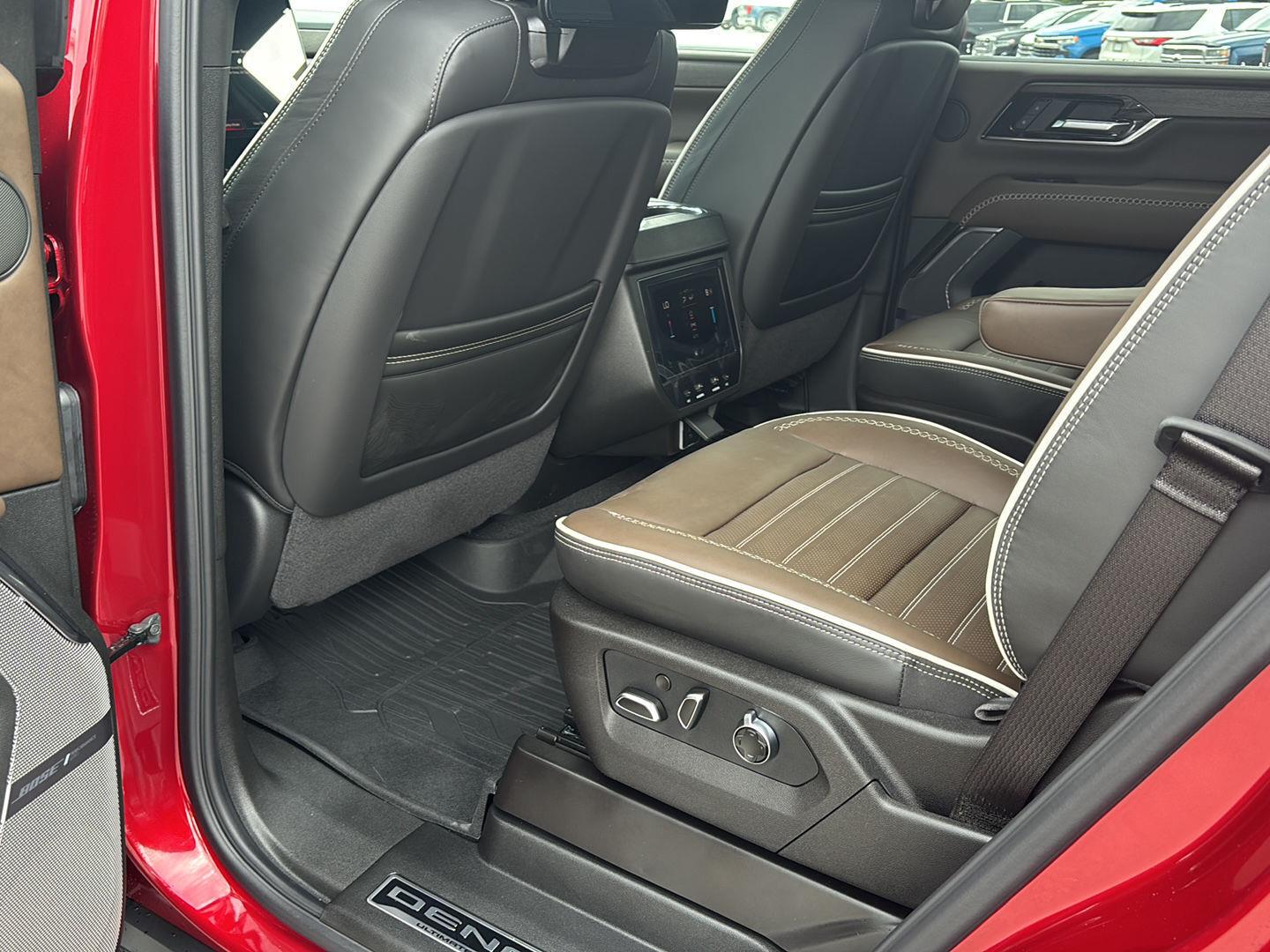 2026 GMC Yukon Denali Ultimate - Photo 21