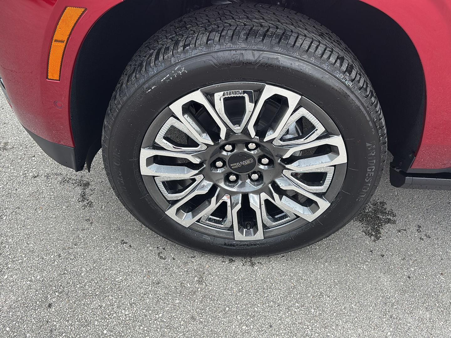 2026 GMC Yukon Denali Ultimate - Photo 11