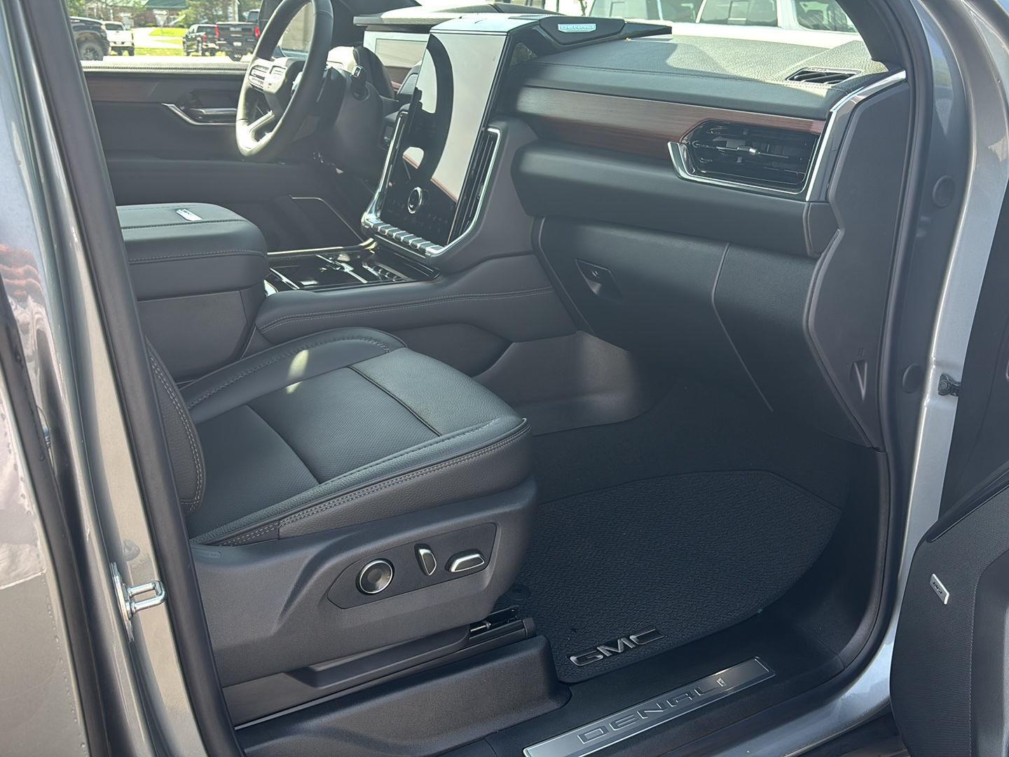2026 GMC Yukon XL Denali - Photo 27
