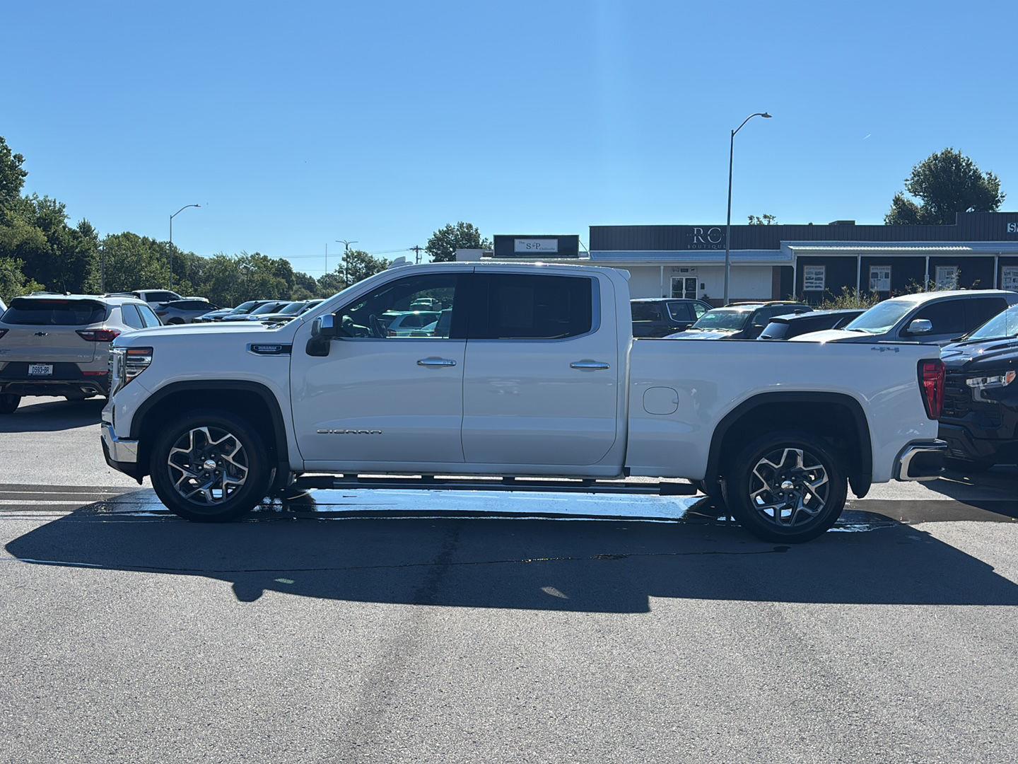 Used 2023 GMC Sierra 1500 SLT with VIN 3GTUUDE80PG171624 for sale in Kansas City