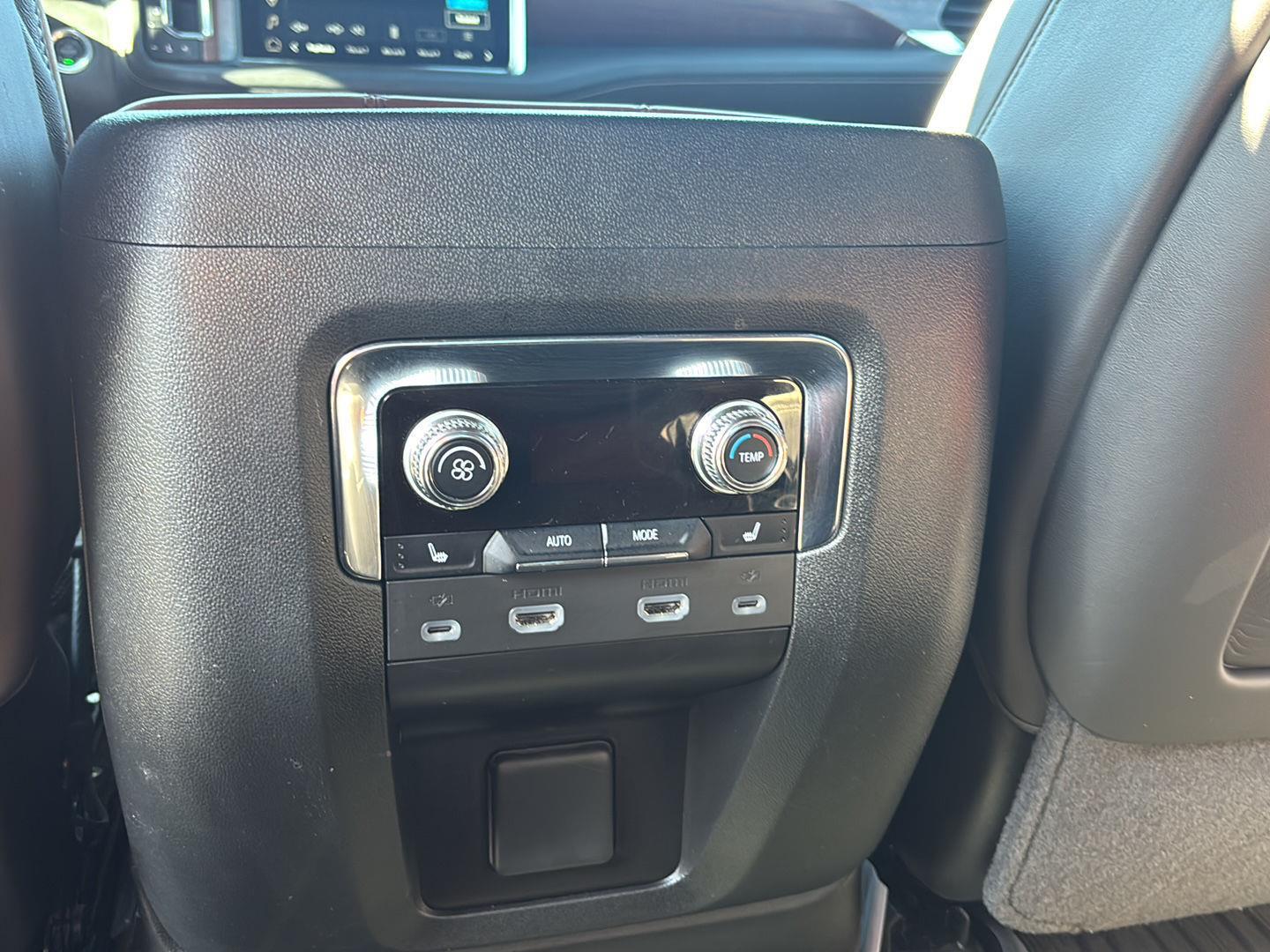 2024 GMC Yukon Denali Ultimate - Photo 21