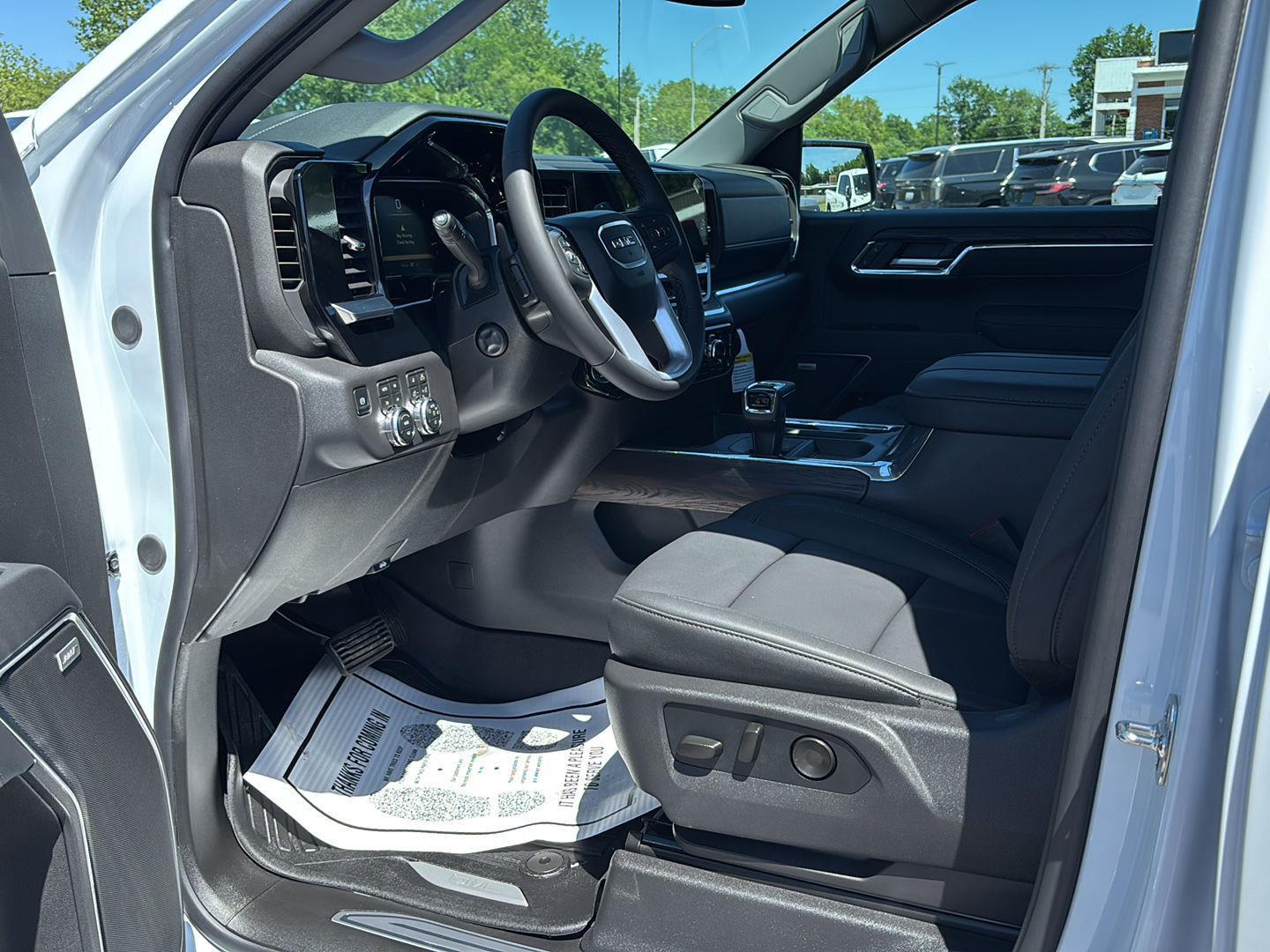2026 GMC Sierra 1500 SLT - Photo 17