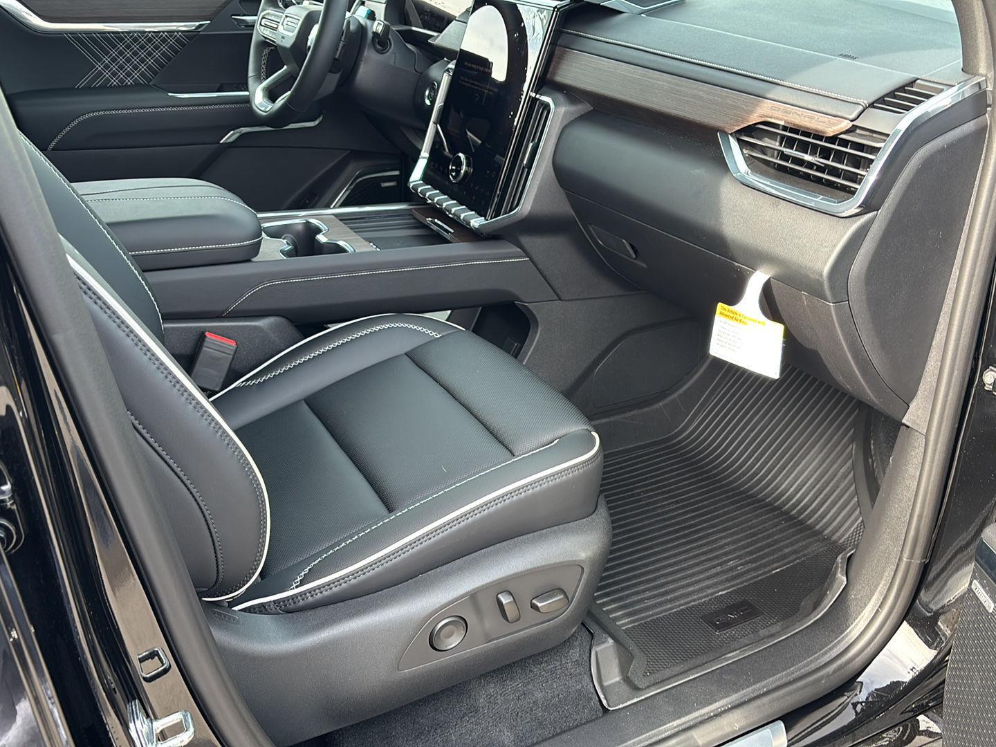 2026 GMC Acadia Denali - Photo 26