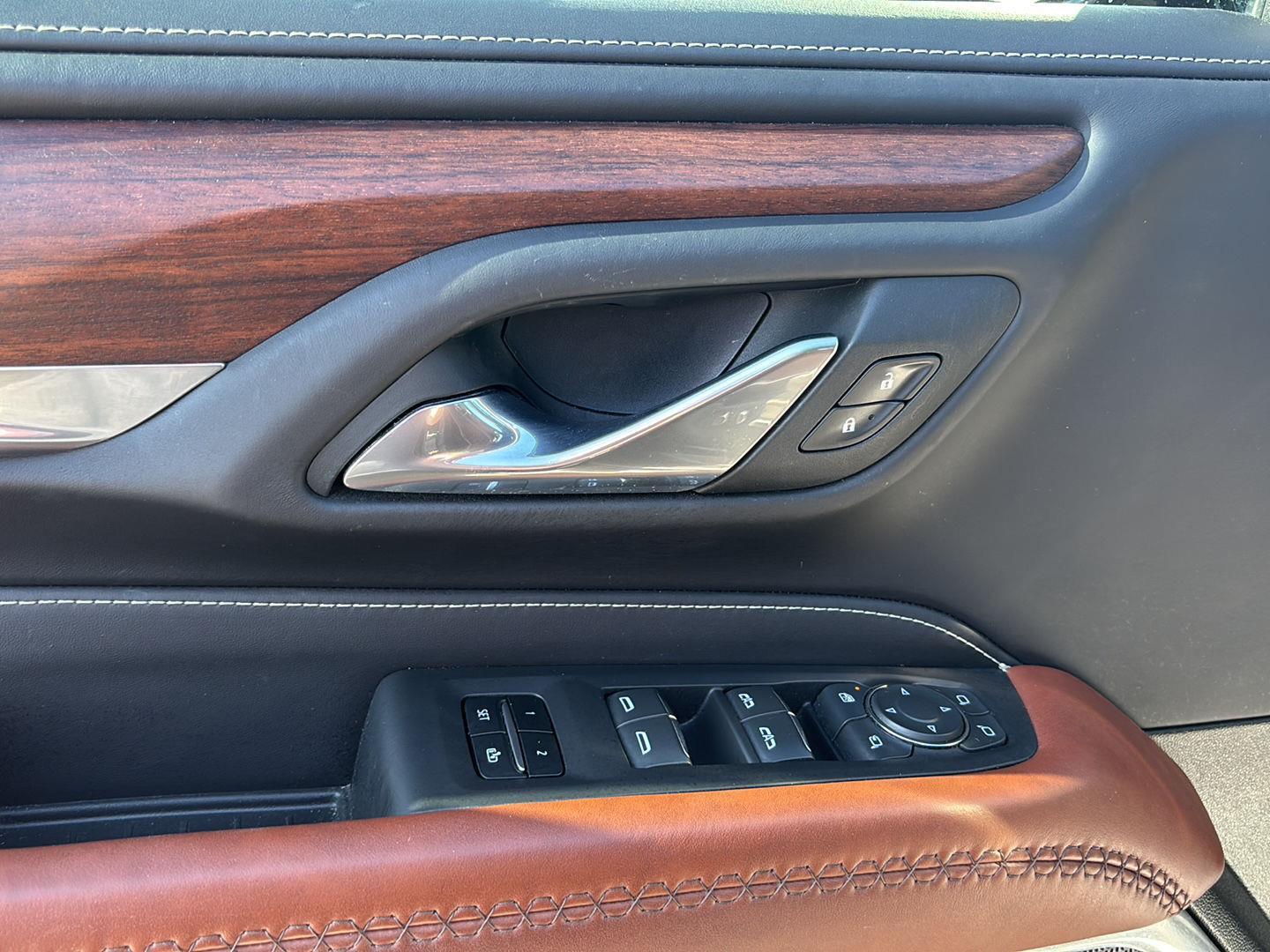 2024 GMC Yukon Denali Ultimate - Photo 16
