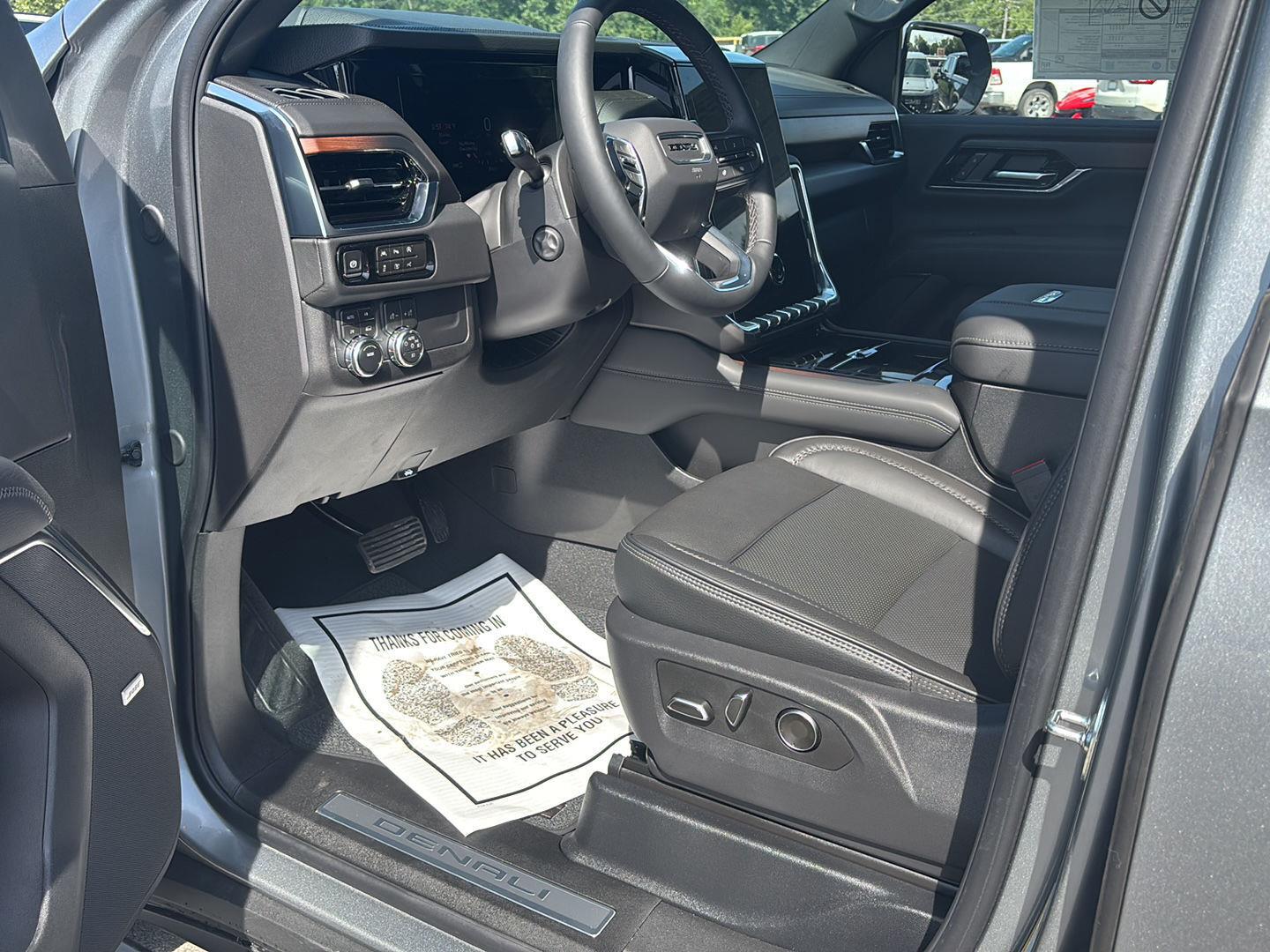 2026 GMC Yukon XL Denali - Photo 15