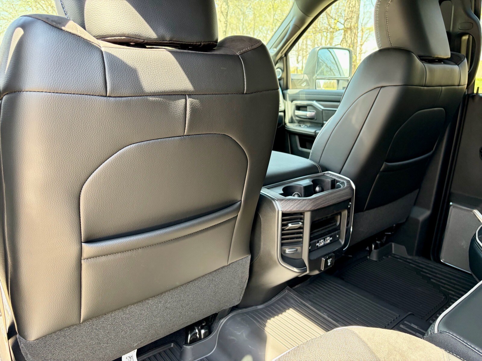 2026 RAM 3500 Laramie - Photo 14