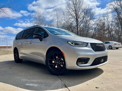 2026 Chrysler Pacifica SELECT Passenger Van