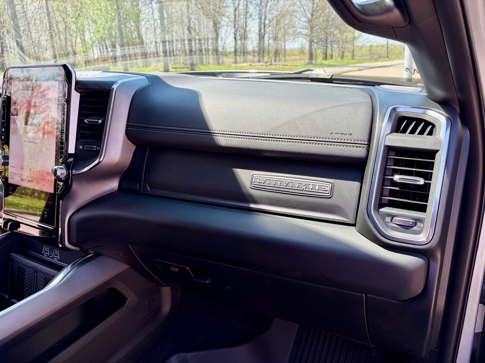 2026 RAM 3500 Laramie - Photo 19