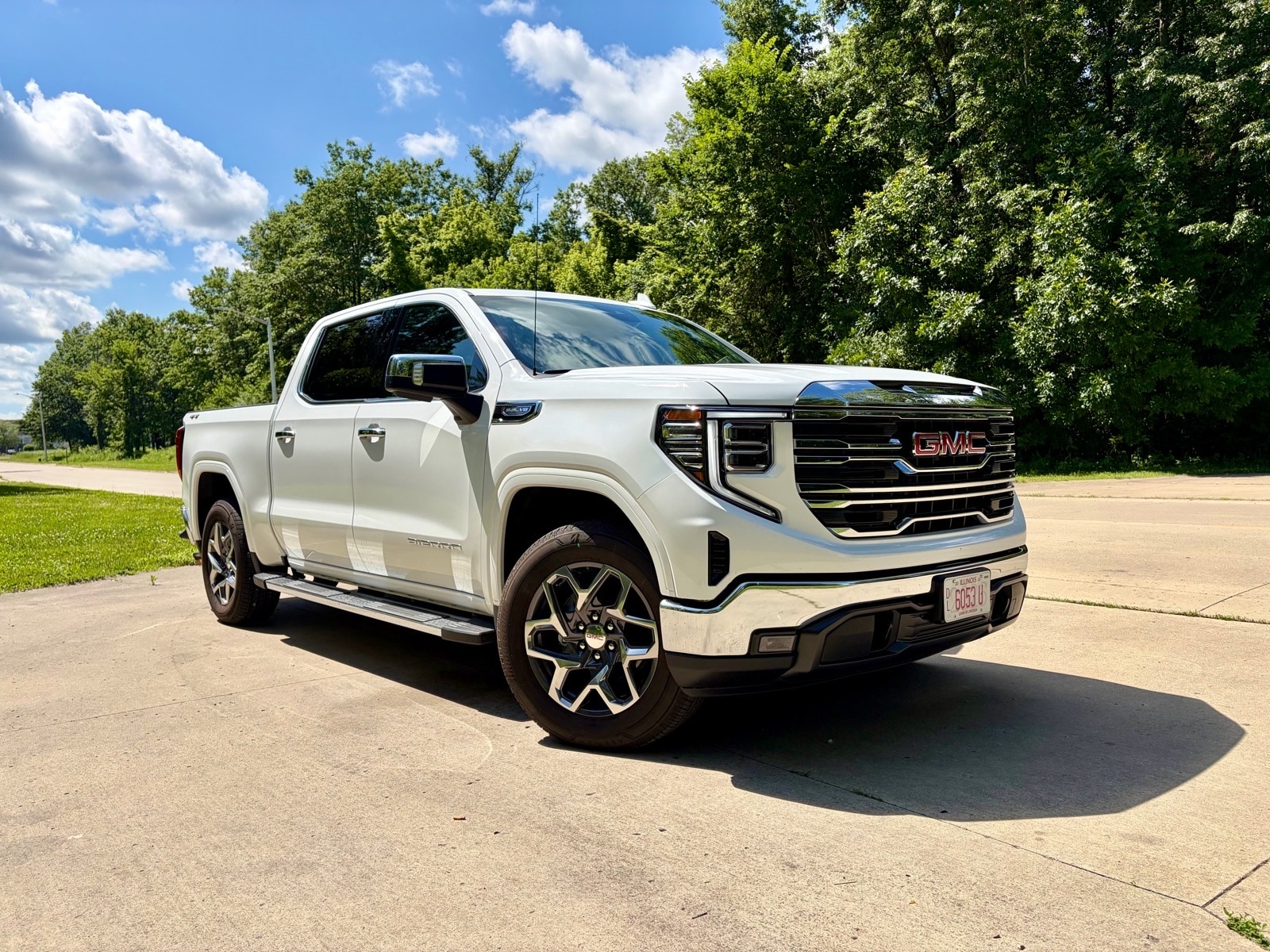 2025 GMC Sierra 4WD Crew Cab Short Box SLT's photo