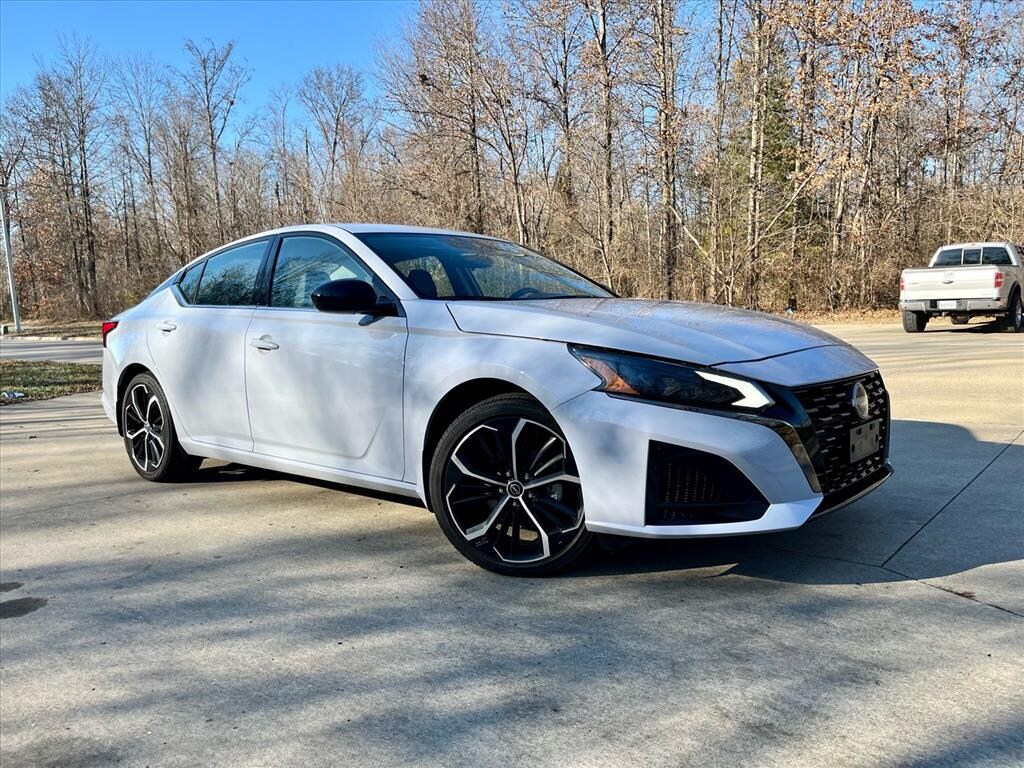 Used 2024 Nissan Altima 2.5 SR 2.5 SR Sedan