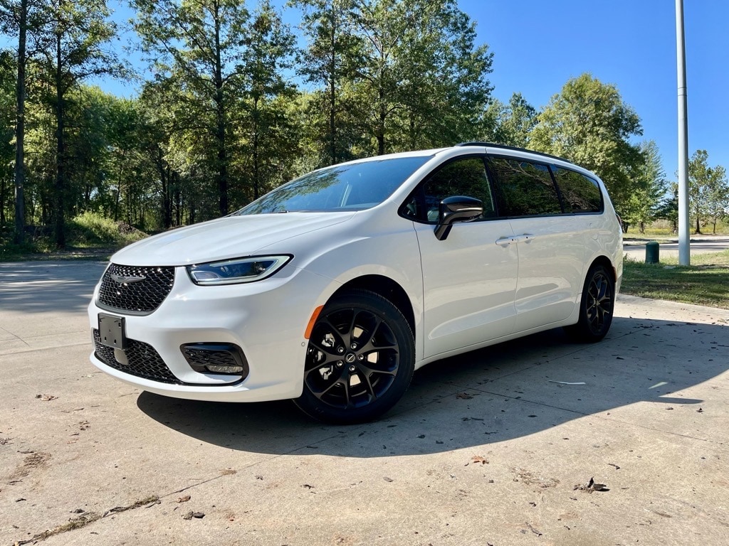 New 2026 Chrysler Pacifica LIMITED Passenger Van