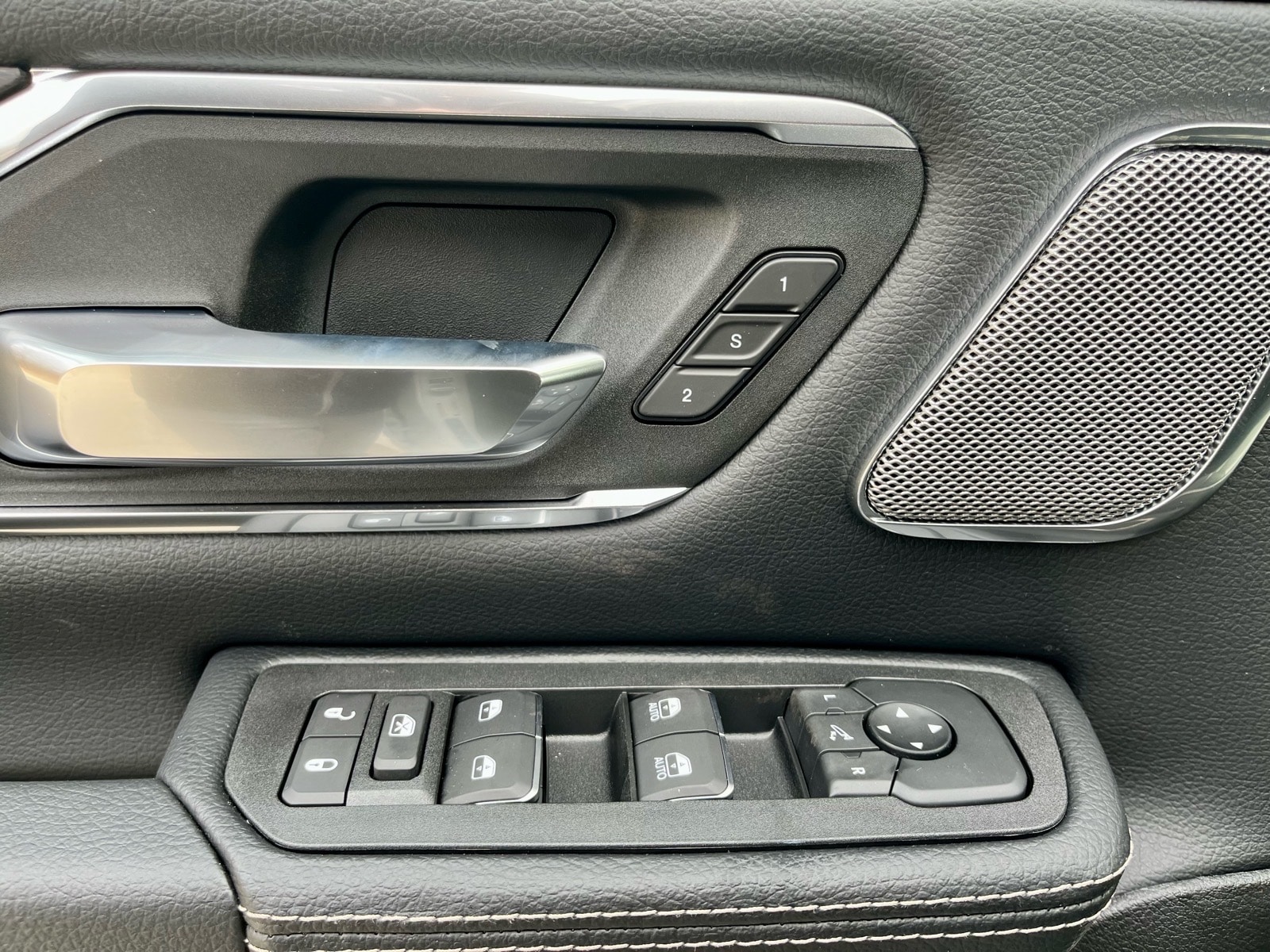 2026 RAM 1500 Laramie - Photo 23