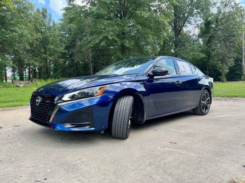 2024 Nissan Altima 2.5 SR photo 2