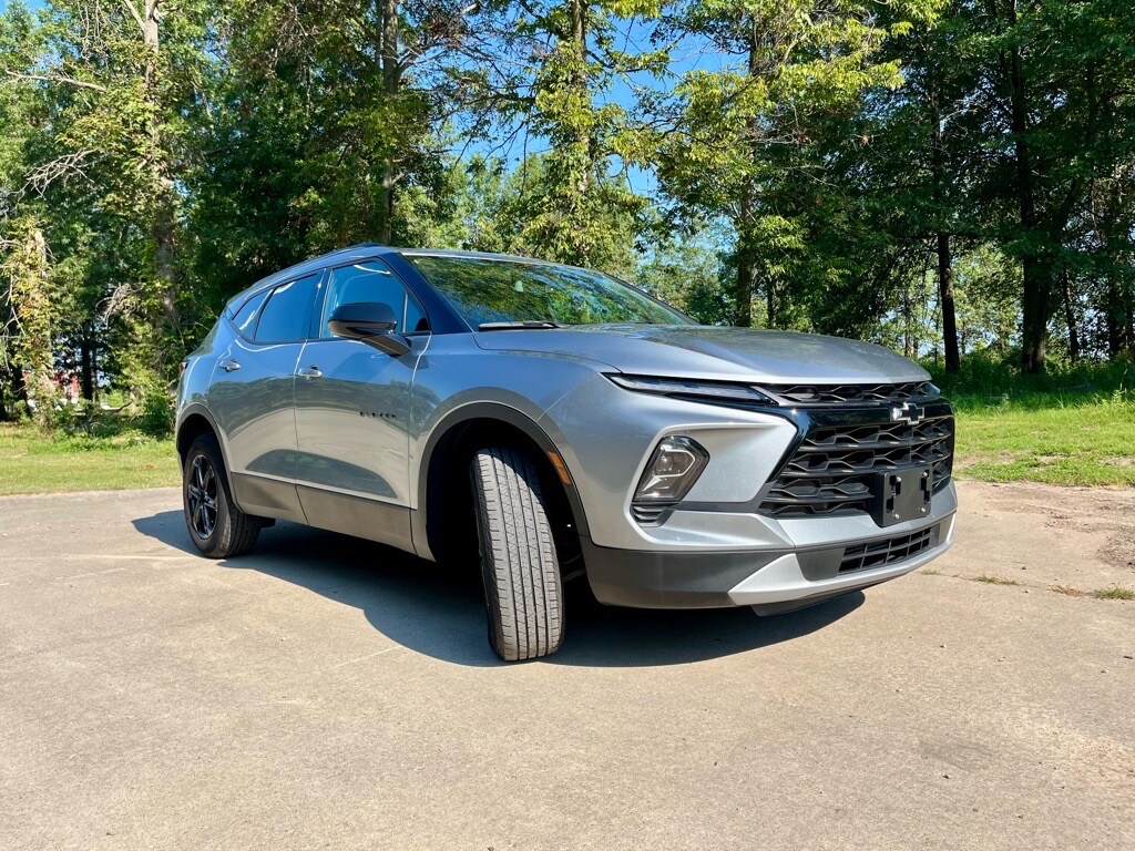 2023 Chevrolet Blazer 2LT photo 2