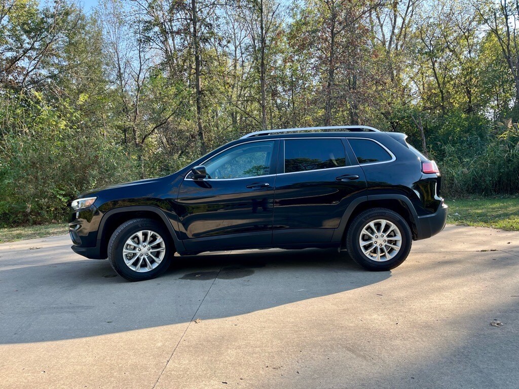 2019 Jeep Cherokee Latitude photo 2