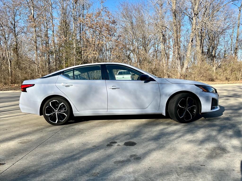 Used 2024 Nissan Altima 2.5 SR 2.5 SR Sedan