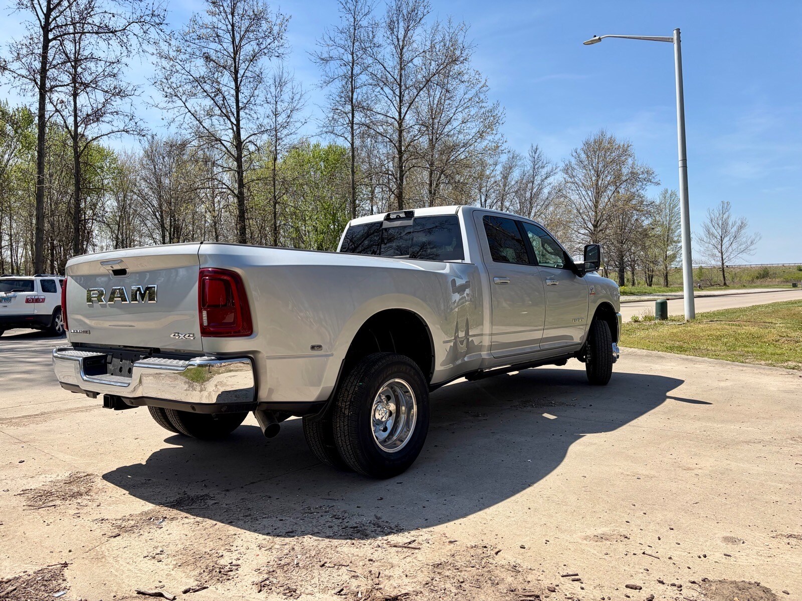 2026 RAM 3500 Laramie - Photo 8