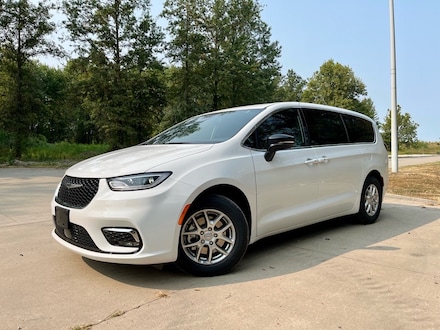 2026 Chrysler Pacifica SELECT Passenger Van