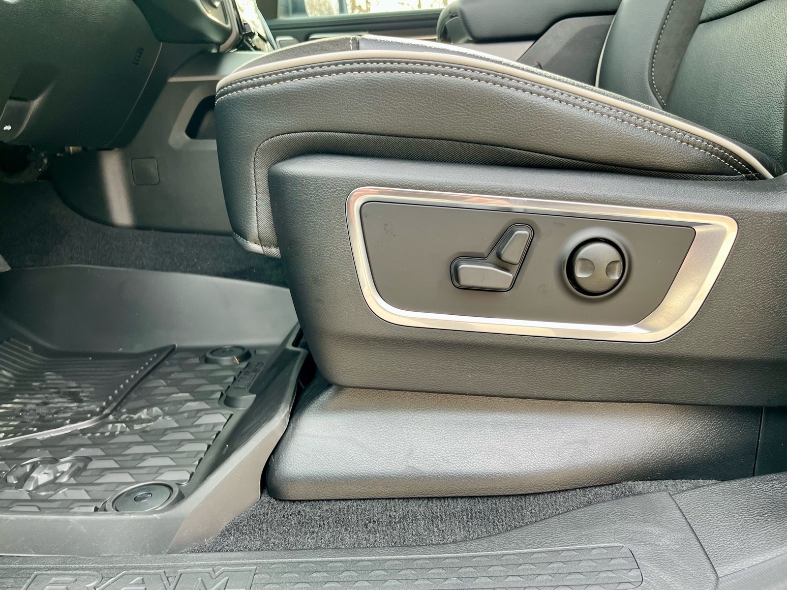 2026 RAM 1500 Laramie - Photo 22
