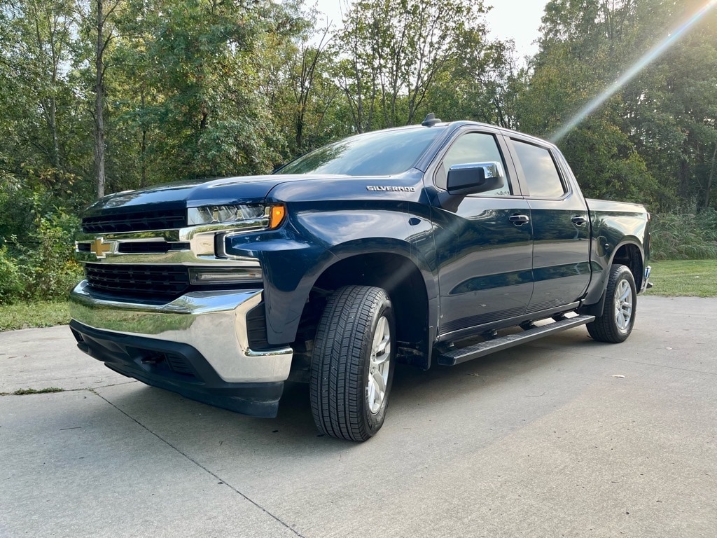 Used 2022 Chevrolet Silverado 1500 Limited LT with VIN 1GCUYDED8NZ227825 for sale in Salem, IL