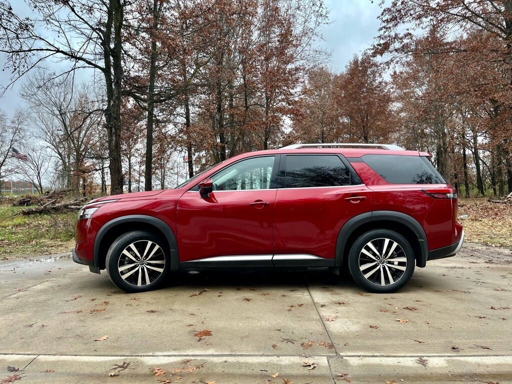 2024 Nissan Pathfinder Platinum photo 4