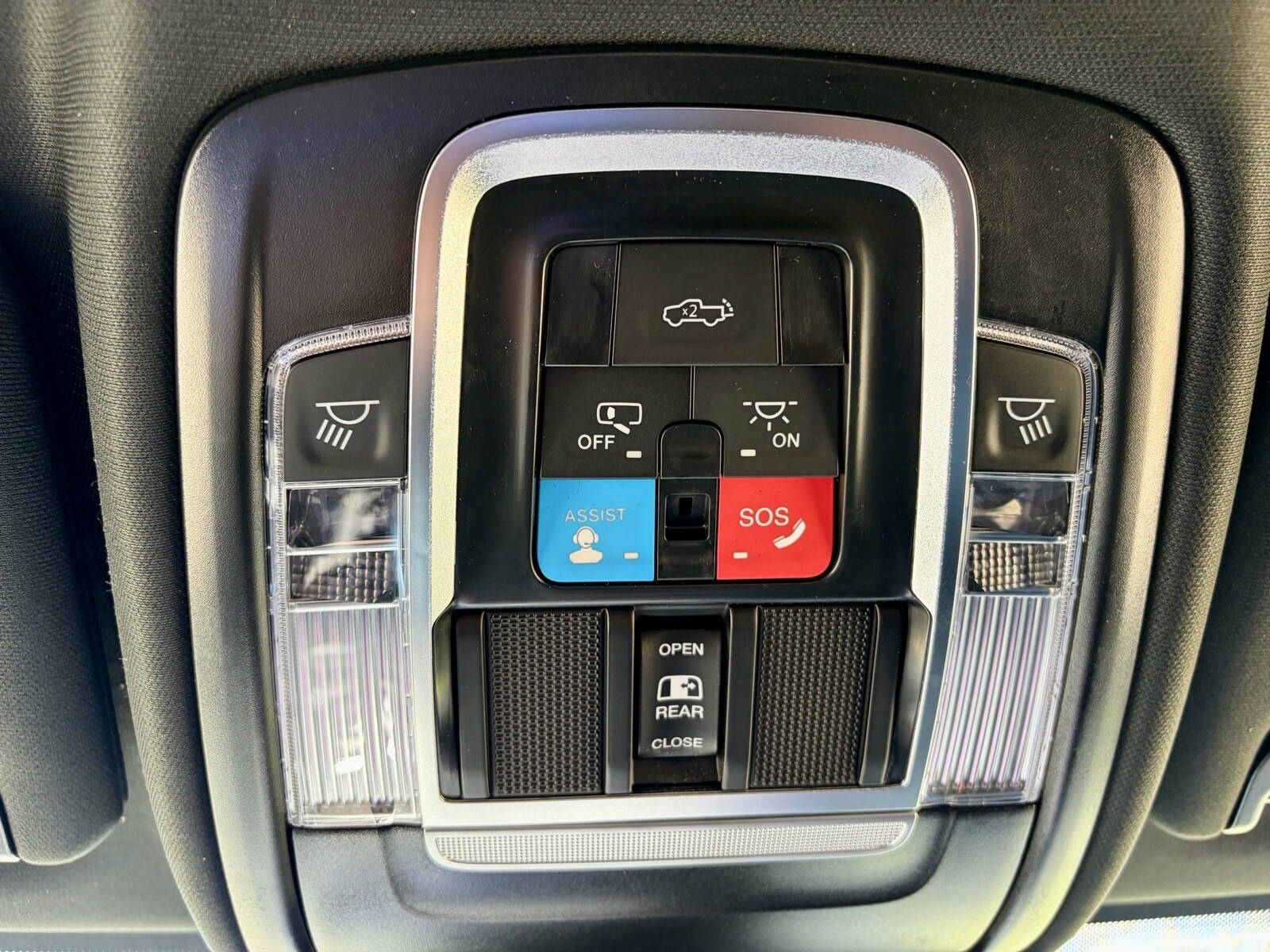 2026 RAM 3500 Laramie - Photo 30