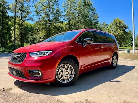 2026 Chrysler Pacifica SELECT Passenger Van