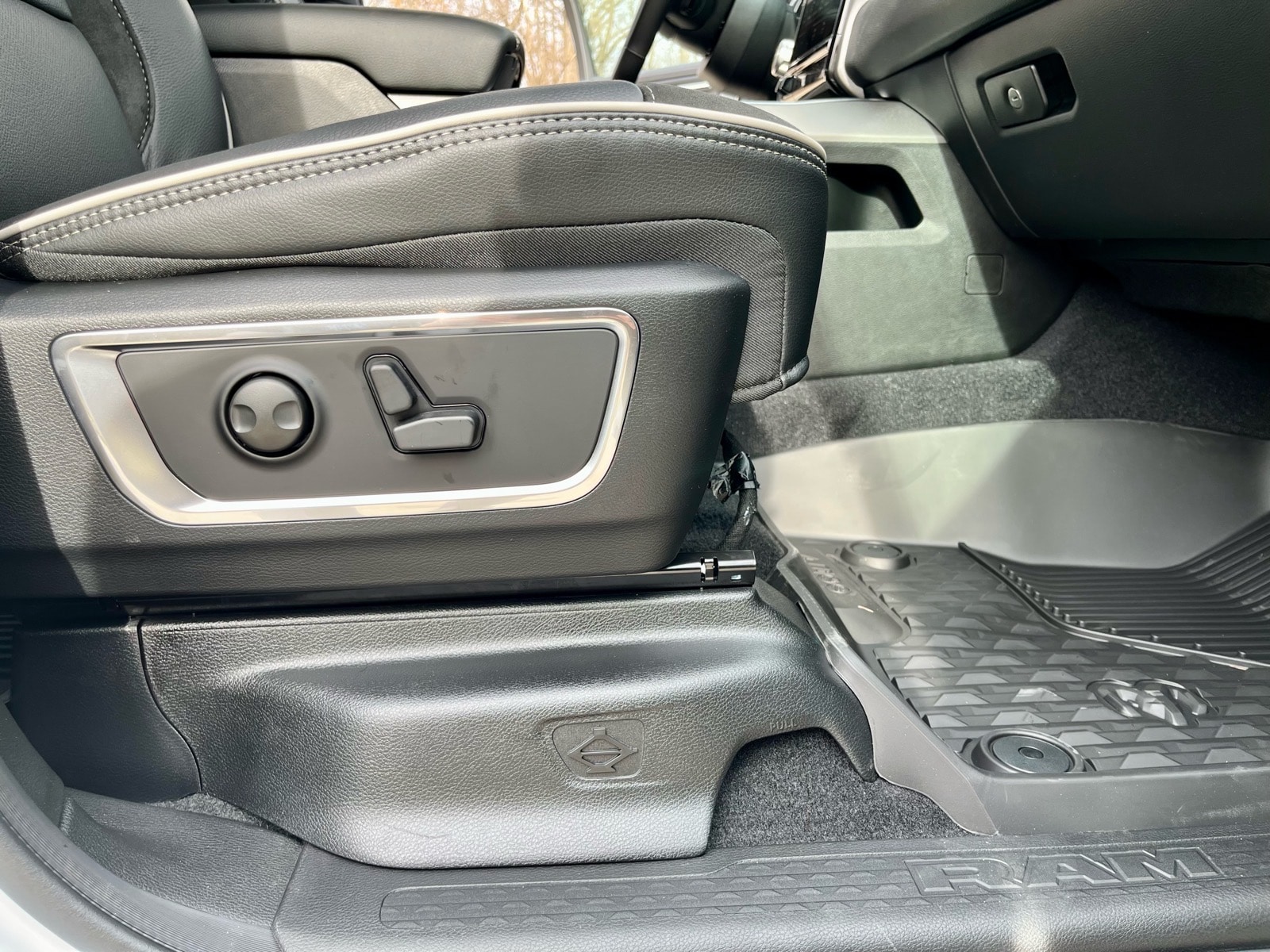 2026 RAM 1500 Laramie - Photo 11