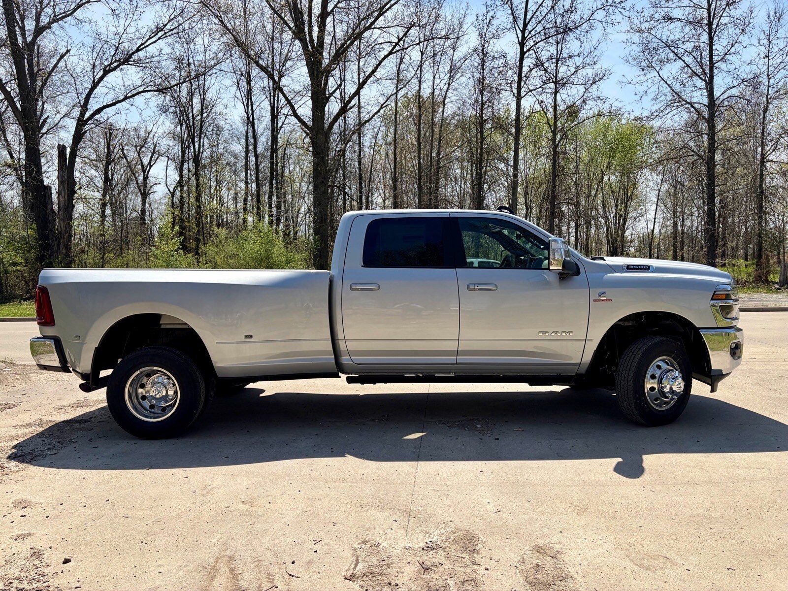2026 RAM 3500 Laramie - Photo 7