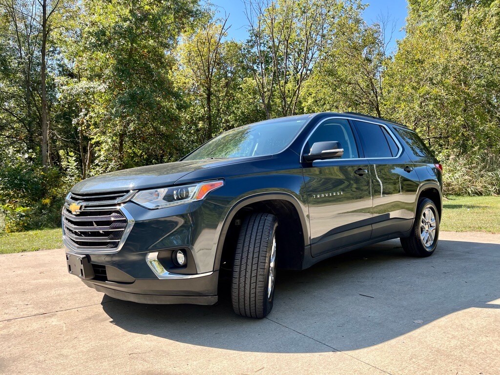 Used 2021 Chevrolet Traverse 1LT with VIN 1GNERGKW9MJ247725 for sale in Salem, IL