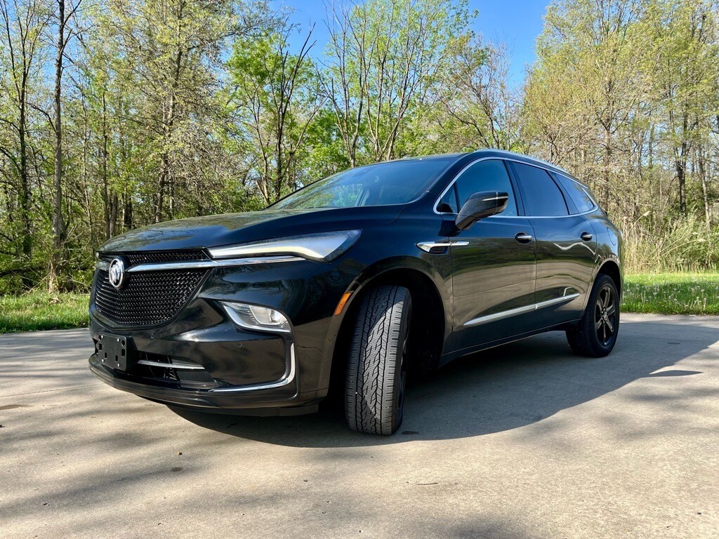 2023 Buick Enclave Essence photo 2